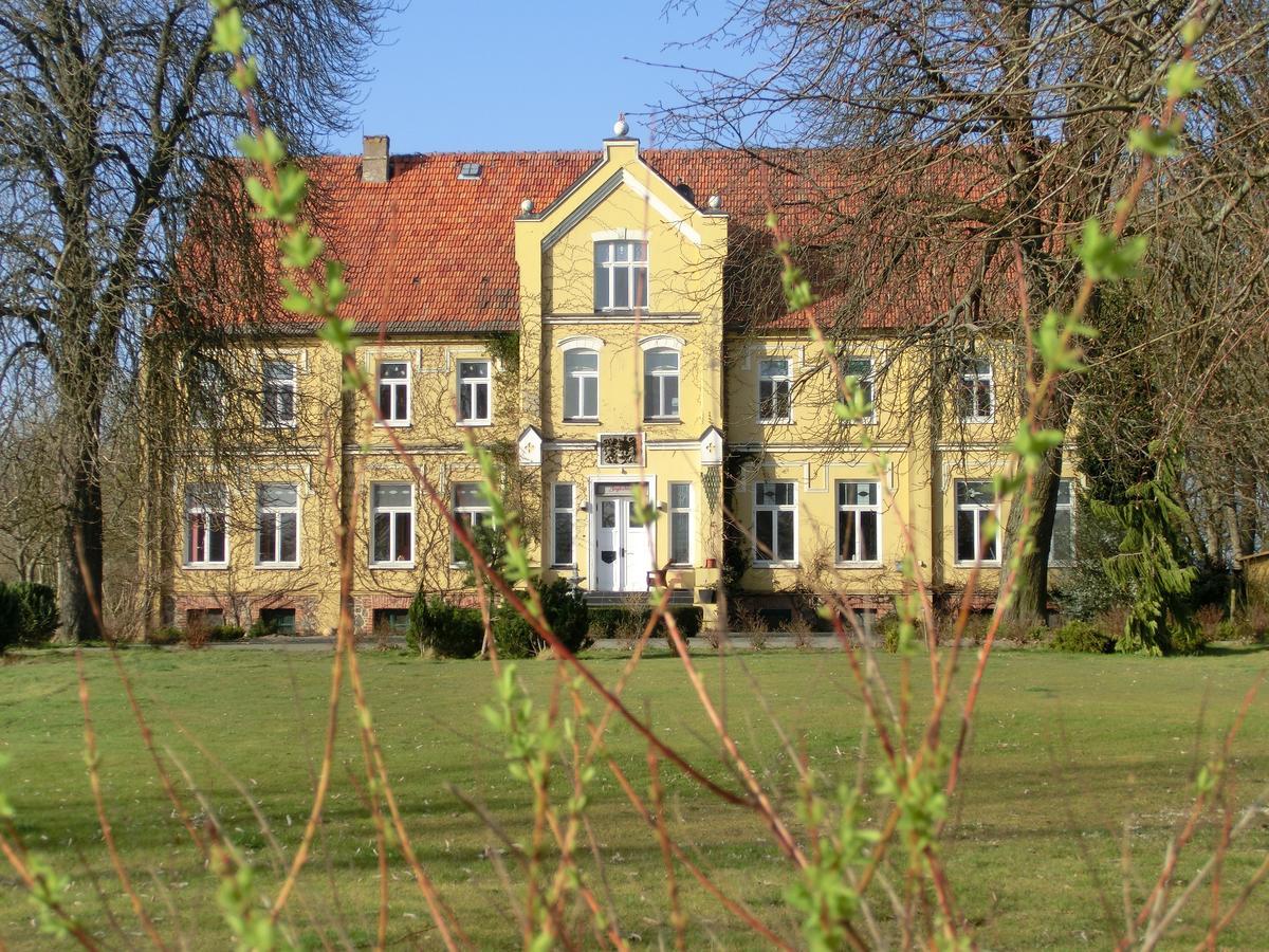 Domane Neu Gaarz Hostel Buitenkant foto